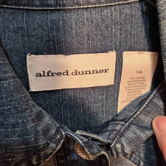 Alfred Dunner Denim Shirt Embroidered details Country Style Size 14 - Picture 3 of 12